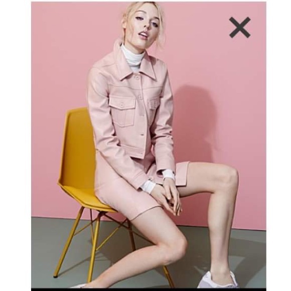 Faux leather pink buttoned skirt - Picture 2 of 2